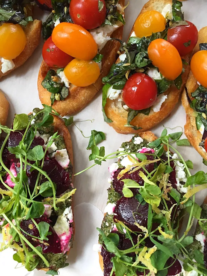 two crostini: beet feta and tomato mozzarella|Matthew Cashenさん