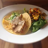 Grilled chicken on fresh garlic/grilled tomato salsa + corn tortilla topped with creme fraiche and cilantro. Served with a side of Napa cabbage, spinach + roast|Karolynn Krause Cionekさん