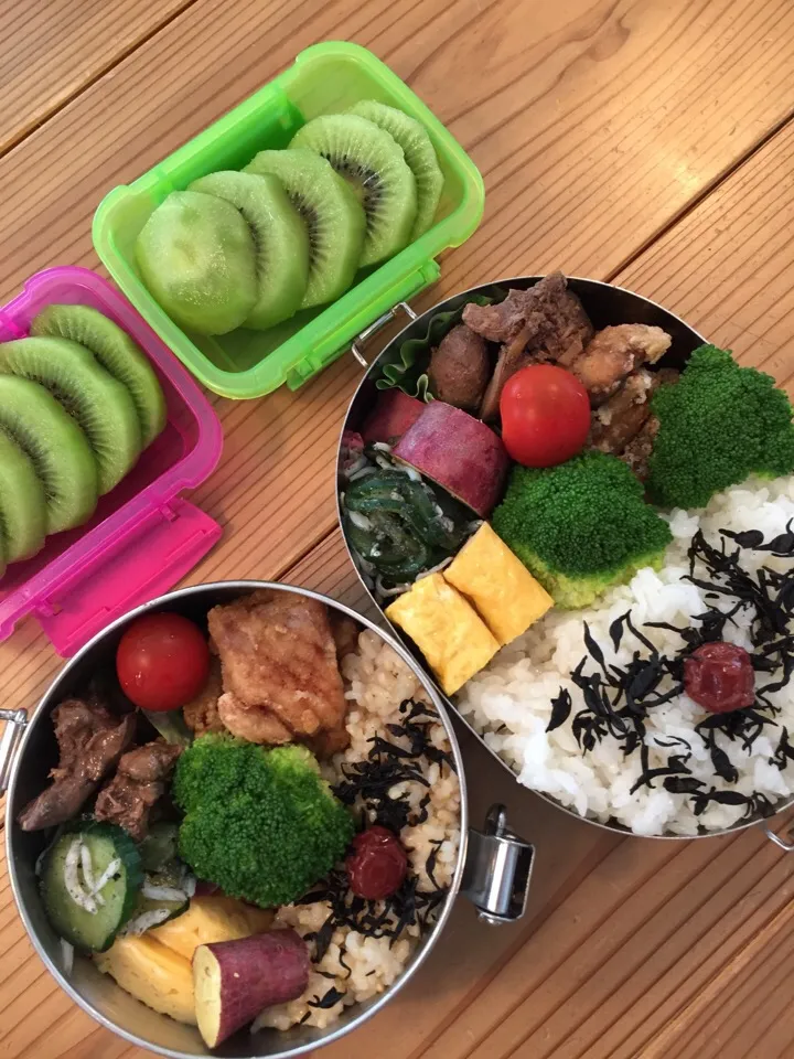 鯖竜田揚げ  玉子焼き  鶏肝しぐれ煮  キュウリとシラスのナムル  サツマイモ  ブロッコリー  ミニトマト  キウイ|かわまきまきさん