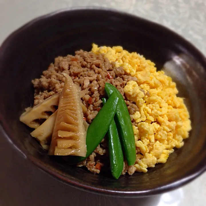 そぼろ丼。|いっしーさん