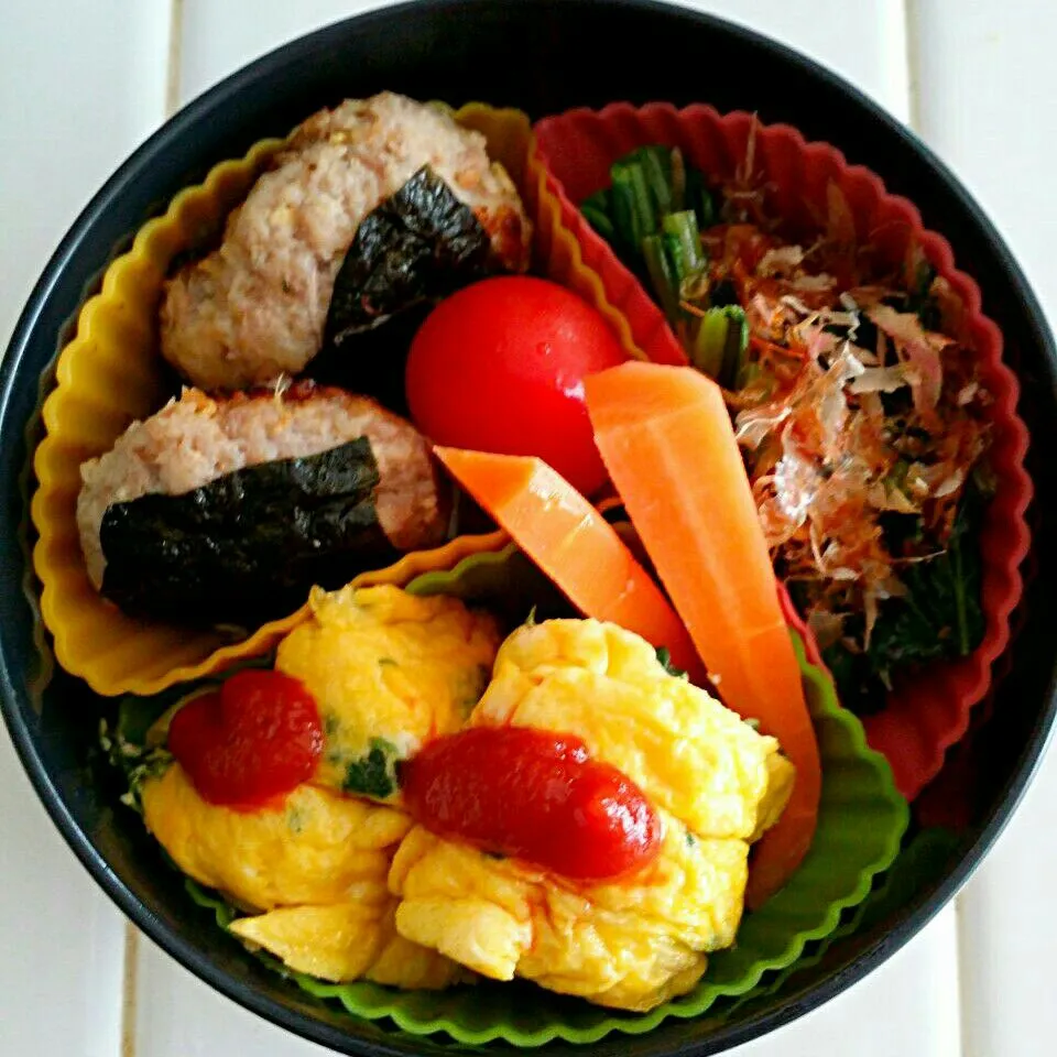 だんな弁当 豚つくね味噌風味/パセリの洋風玉子焼き/にんじんピクルス/小松菜お浸し/トマト|lotusさん