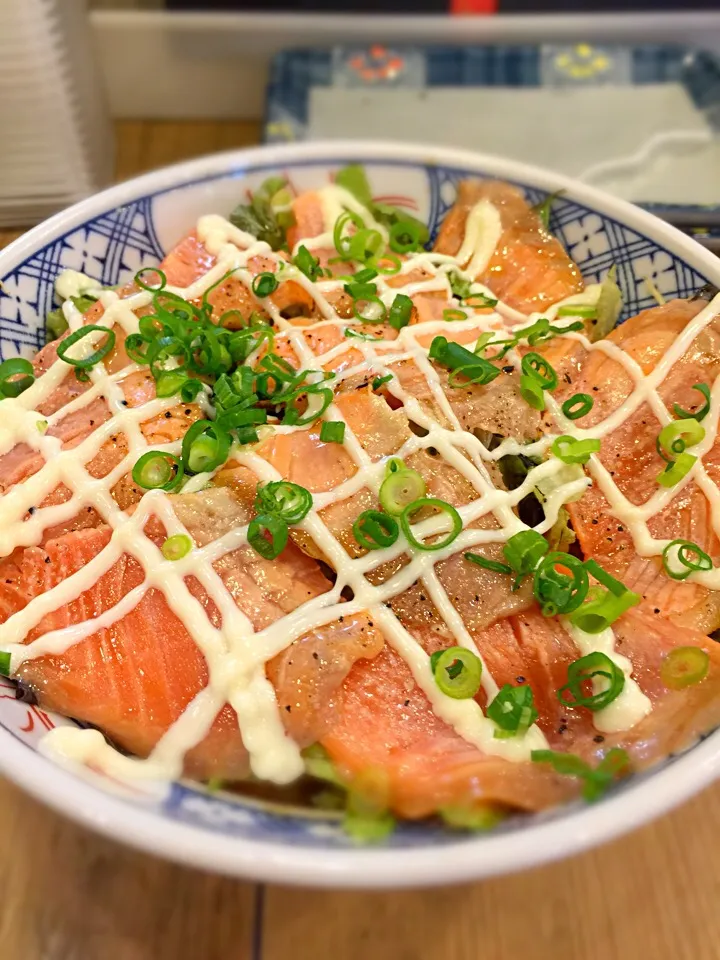 サーモン炙り丼|T. Wonderさん