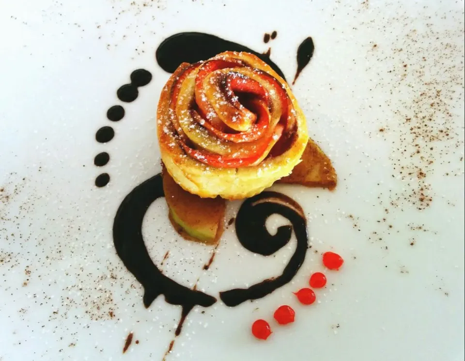 Puff Pastry Apple Rose with Chocolate Sauce & toffee balls|Danielさん