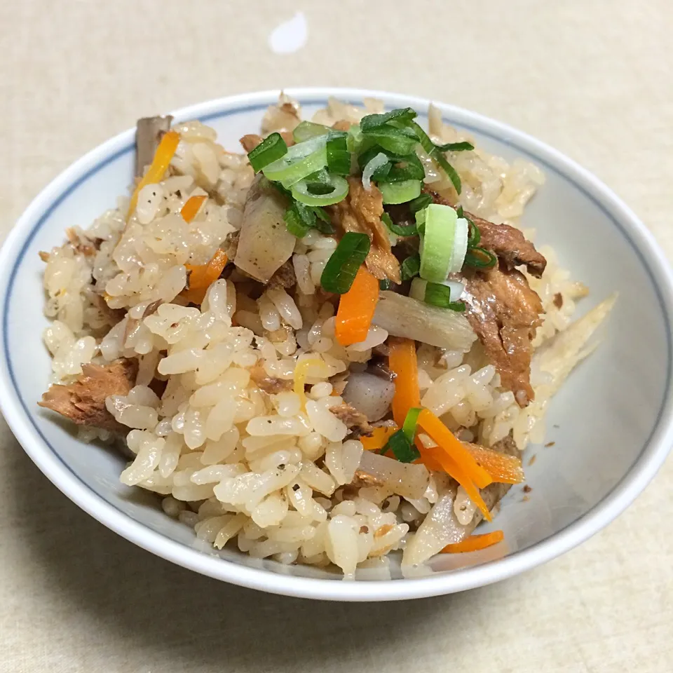 さんまの蒲焼き缶詰de簡単炊き込みご飯★|hamamaさん