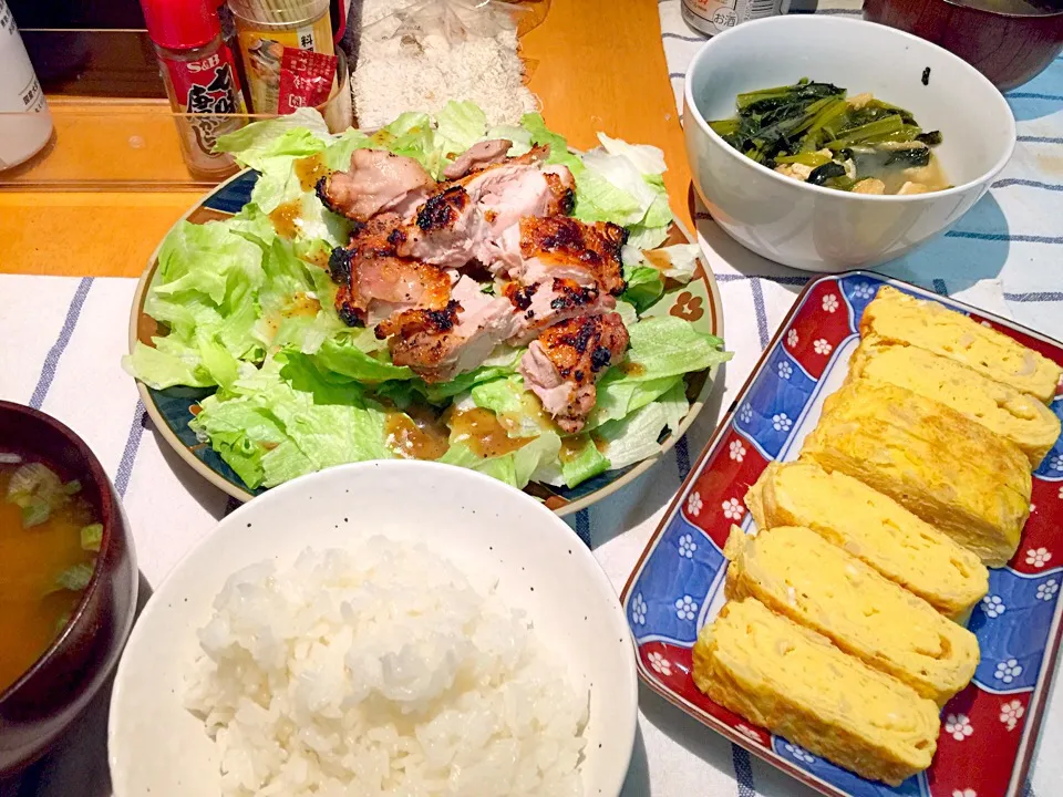 Snapdishの料理写真:チキンのレモンペッパー焼き、手作り新生姜入りの出汁巻き玉子。|ゆんたくさん