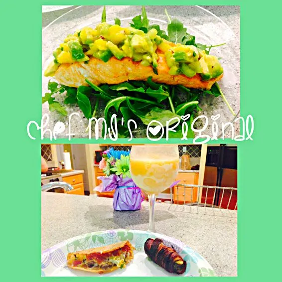 Lunch I made for my Soul Sista Foodie

Grilled dry rubbed Salmon on a bed of Arugula topped with a Avacodo Citrus Salsa

Mini pattied beef taco(mini corn tortil|Mj Marijanneさん