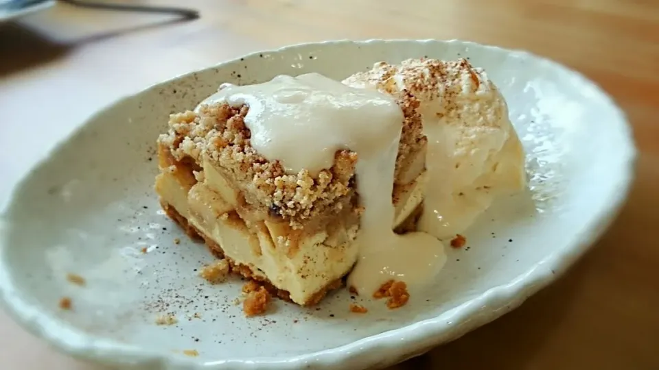 apple crumble with vanilla sauce|Ratta Dakzさん