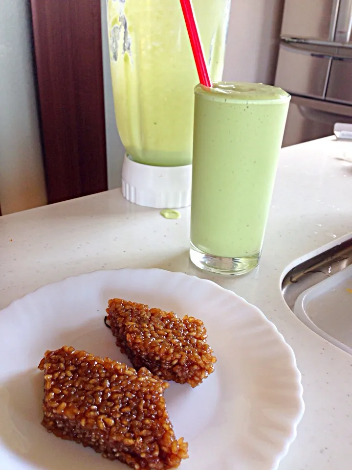 My breakfast today ' creamy avocado smoothie & wajik|viviさん