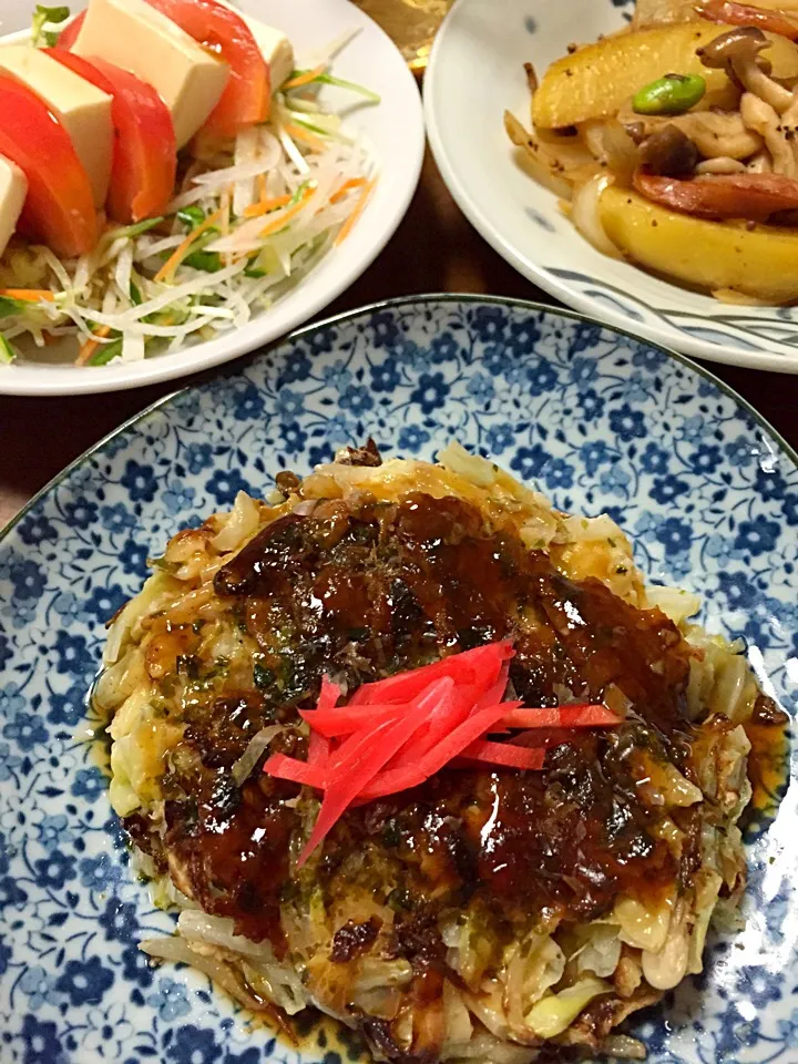 お好み焼きとジャーマンポテトとサラダ|いちこさん