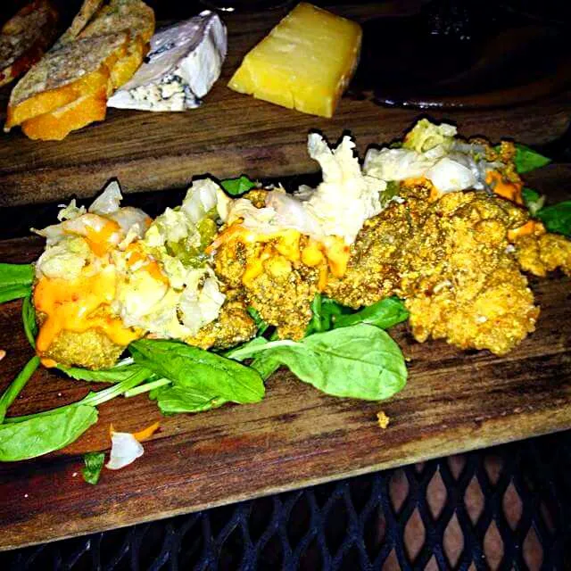 Snapdishの料理写真:crispy oyster cheese board|CHUENCHAIさん