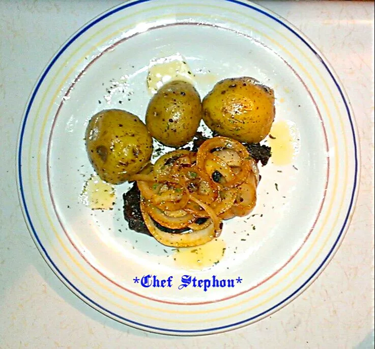 Snapdishの料理写真:Steamed Lightly Fried Yellow Potatoes w/ Jet Black Lundberg Gluten Free Rice w/ Fried Onians And Sprinkled Oregano
Garnish : Lite Lemon Sauce|Chef Stephonさん