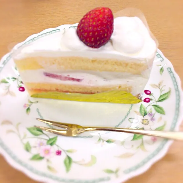 向島   の、何処かのショートケーキ♡|ももさん