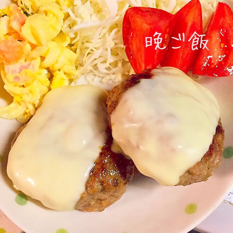 Snapdishの料理写真:2015.5.27 晩ご飯 チーズハンバーグ|yoshiさん