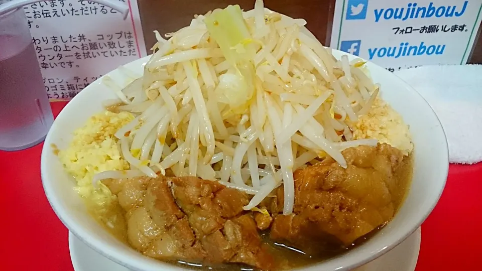 用心棒のラーメン+豚１枚+ヤサイちょいマシ+ショウガマシマシ+ニンニク ＠神保町|大脇さん