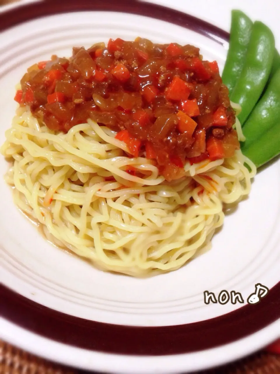 マーボー茄子の素と野菜で なんちゃってジャージャー麺😗|nonさん