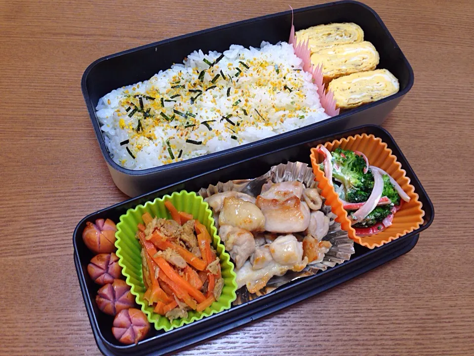 人参ツナ炒め☆鶏肉塩焼き☆ブロッコリーカニカママヨ和え☆ウィンナー☆卵焼き☆|Milfeliceさん