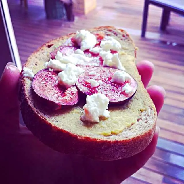 goat cheese and fig toast|CHUENCHAIさん