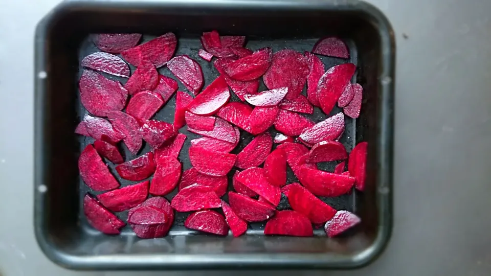 Snapdishの料理写真:Beetroot Crisps #beetroot #colourful #goodness #beetcholesterol|Charlotteさん