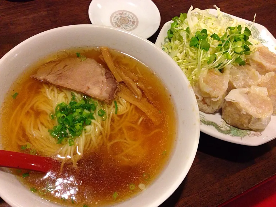 ラーメン🍜 と 肉シュウマイ|こいちさん