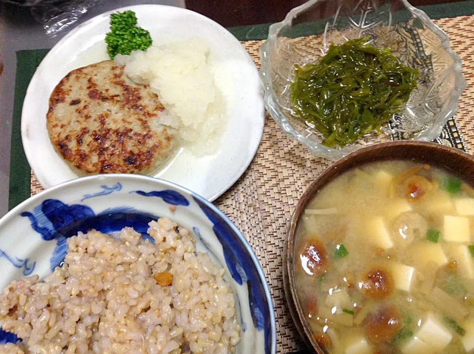 めかぶ＆鰯のハンバーグ＆豆腐の味噌汁|まぐろさん