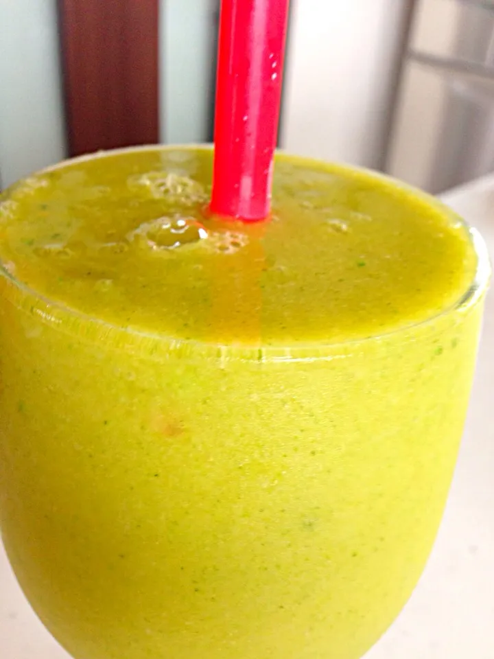 Yellow smoothie (broccoli mango grapefruit )|viviさん