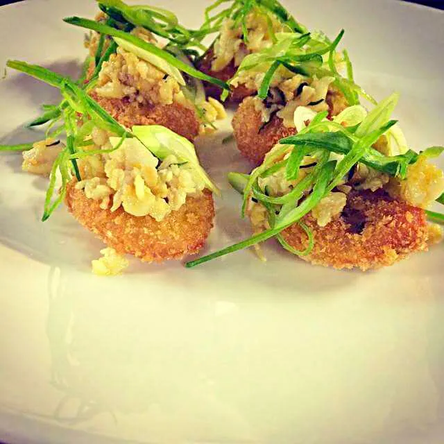 corn crumbed  cuttlefish with green tomato avocado dried shallots|CHUENCHAIさん