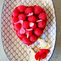 Snapdishの料理写真:Raw Raspberry Rose Tart|hello sweetpea!さん