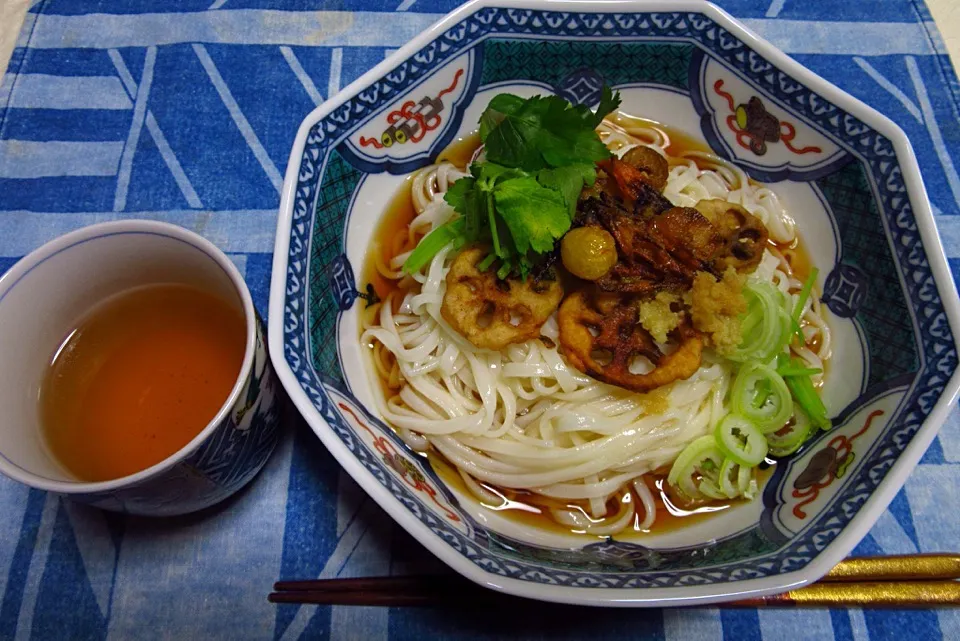 Snapdishの料理写真:かき揚げ載せたぶっかけうどん|Keiko Moritaさん