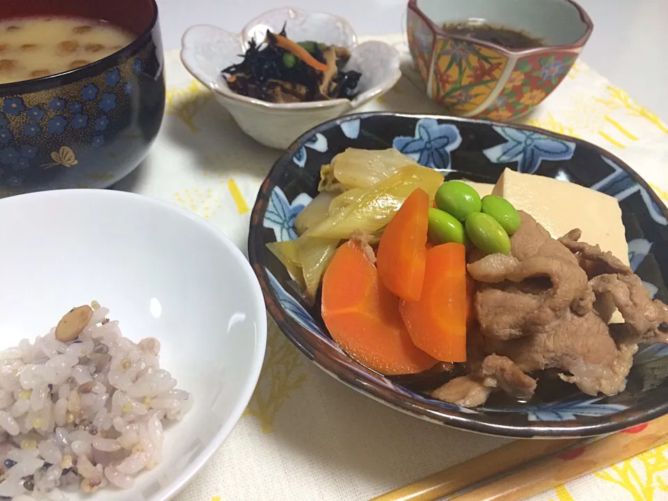 肉豆腐、ホタテ入りひじきの煮物、もずく|ずずさん