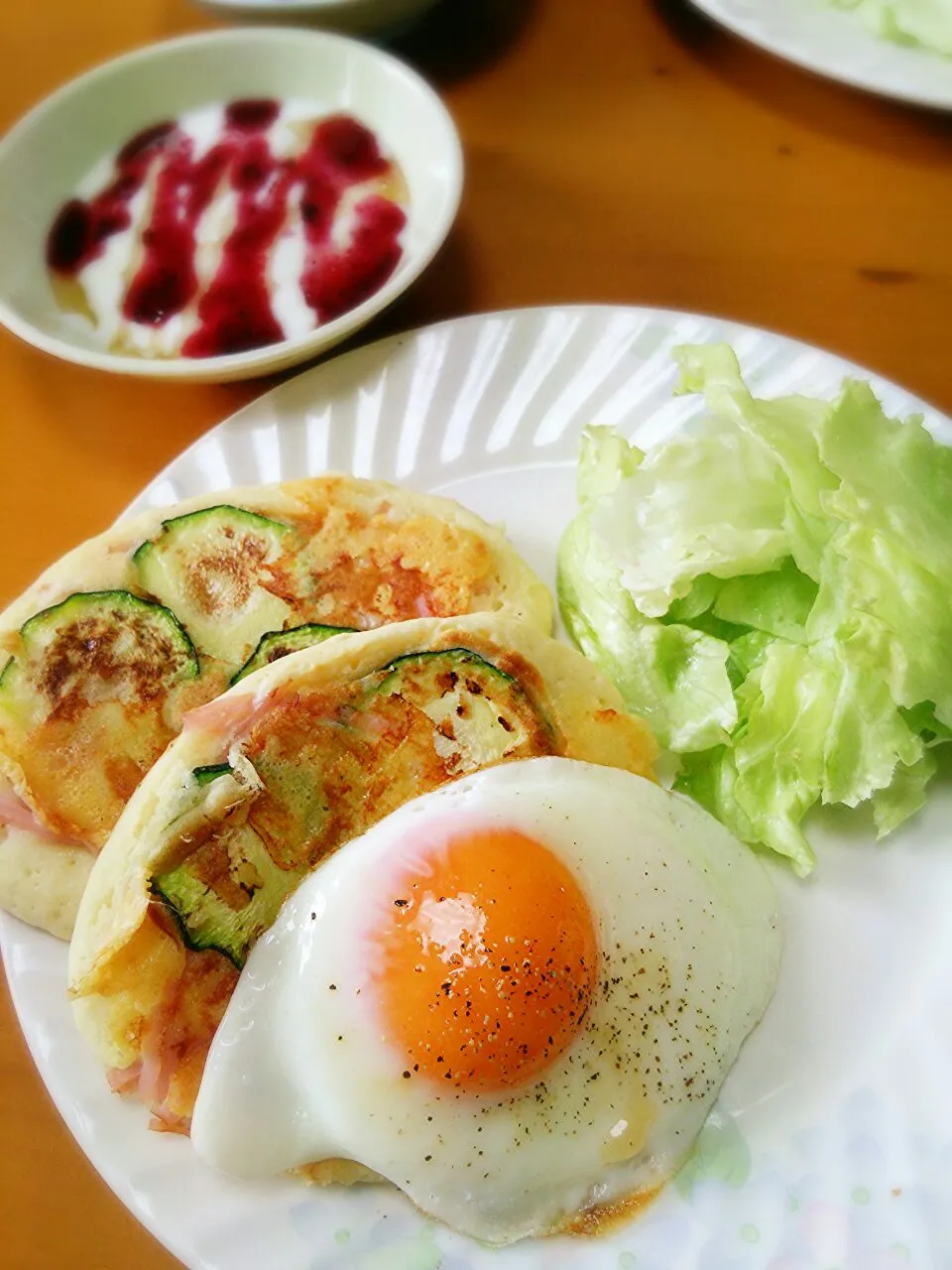 ハム、ズッキーニ、チーズのパンケーキ🍴✨|ちはるさん