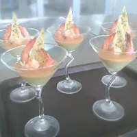 Shrimp on avocado mouse and cocktail dressing.|Wildan Alifiさん