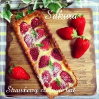 Snapdishの料理写真:ももさんの料理 いちごのクラフティー🍓混ぜて焼くだけ😊をタルトにしました🎶