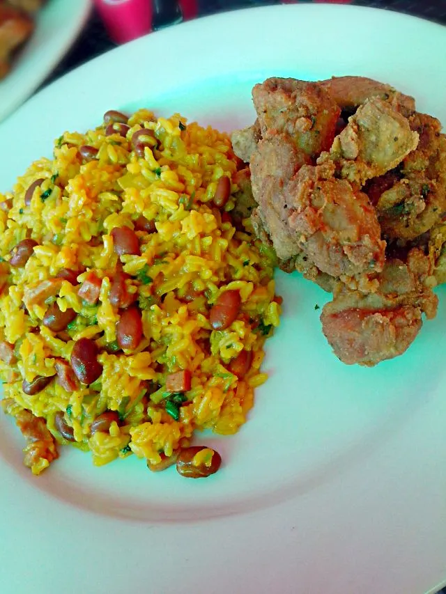 "arroz mampoateao" w/ fried chicken #boricua|Abelさん