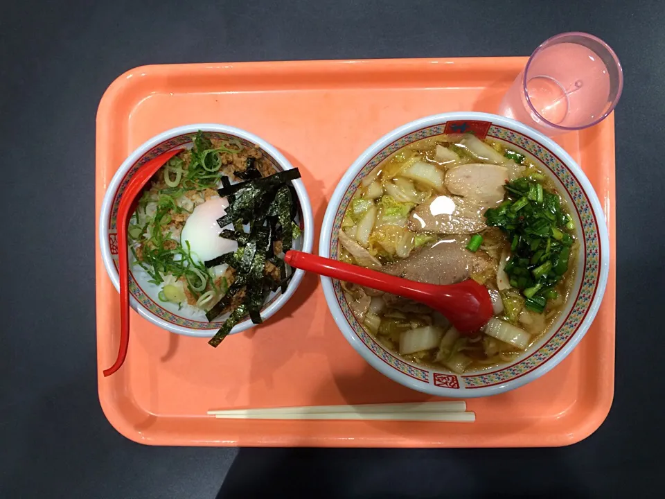 おいしいラーメン•チャーシューそぼろ丼|ばーさんさん