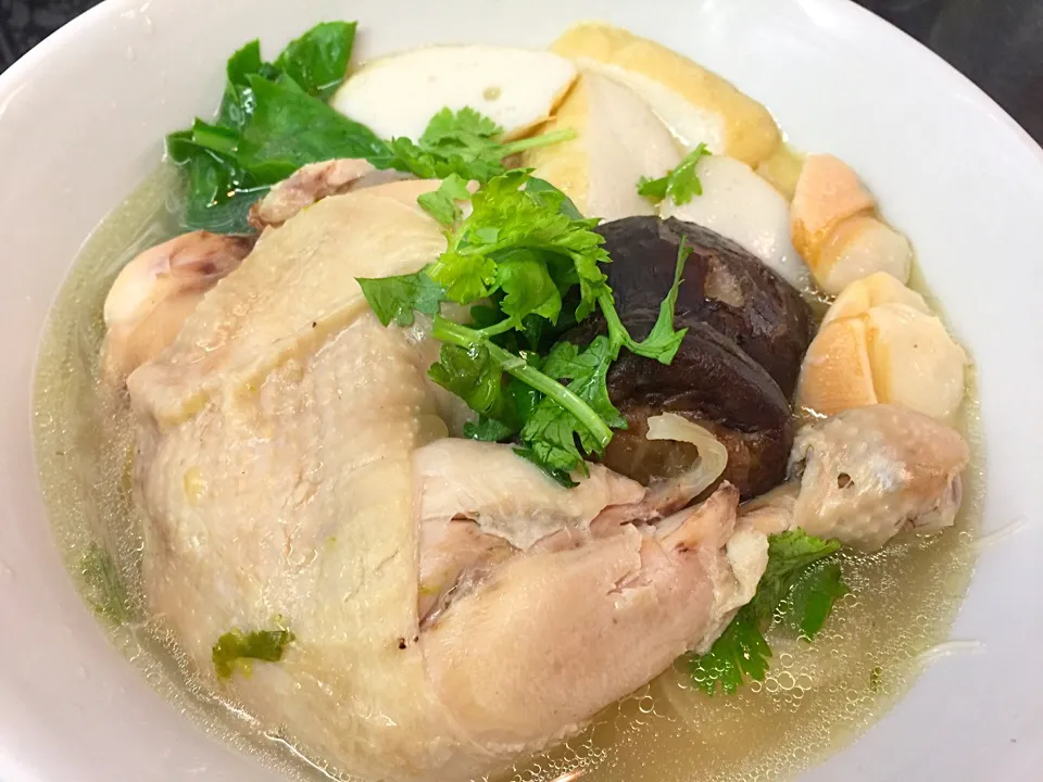 Snapdishの料理写真:Sesame Oil Chicken Mee Sua Soup 麻油鸡面线汤|Colleen Teoさん