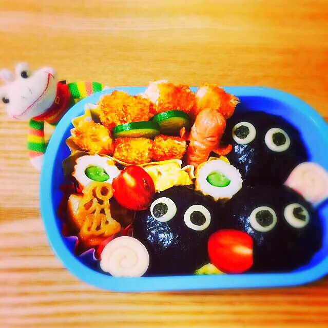 本日のお弁当♫
今日は大覚寺にお散歩遠足だって(*☻-☻*)
なのでまっくろくろすけ（笑）|miyuki-naganumaさん