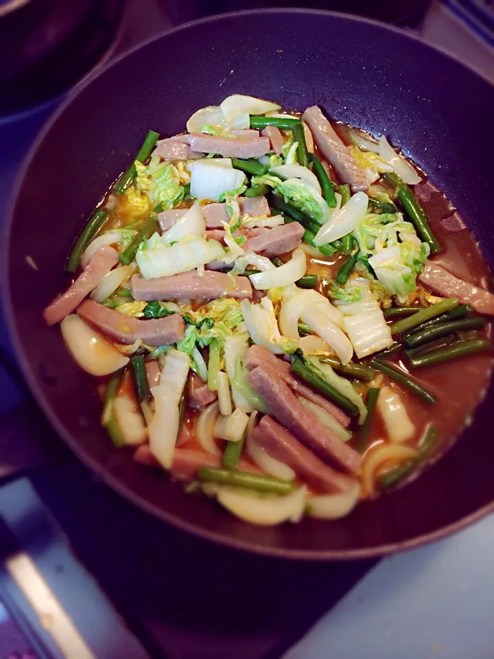 Snapdishの料理写真:にんにくの芽、新玉ねぎ入りやわらか肉野菜炒め|Ａｋａｒｉ♡さん