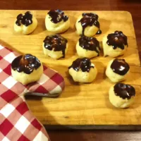 Snapdishの料理写真:Choux Pastry Profiteroles #chouxpastry #creamballs #chocolate|Charlotteさん