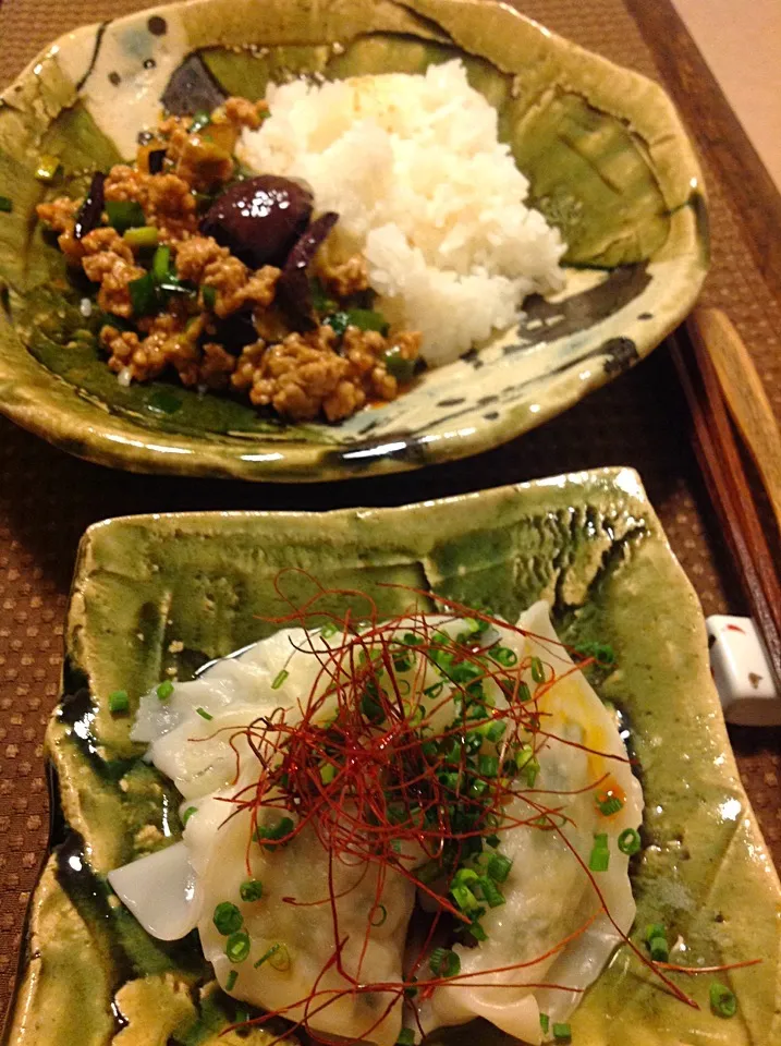 Snapdishの料理写真:水餃子と麻婆茄子丼|izunさん