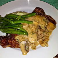 Snapdishの料理写真:steak with mushroom gravy|Ashle Carpenterさん