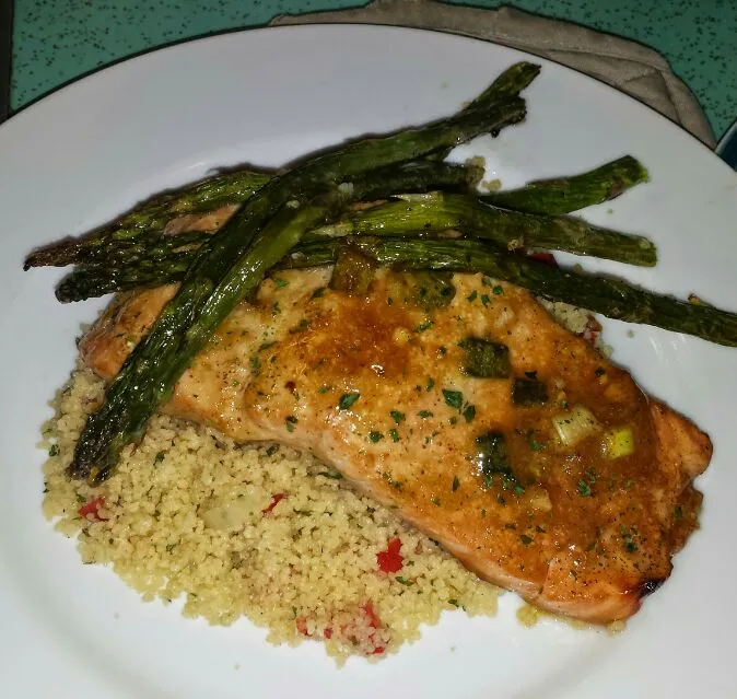 asian inspired salmon with red pepper, garlic,and onion couscous and roasted asparagus|Ashle Carpenterさん