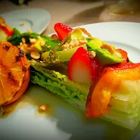 Grilled romaine lettuce with grilled peaches orange vinaigrette nuts avocado|Michael M Schleyerさん