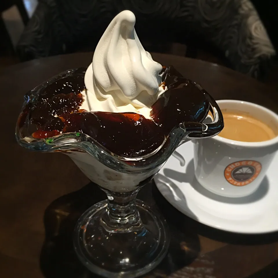 Snapdishの料理写真:サンマルク コーヒーゼリーパフェ|cakeさん