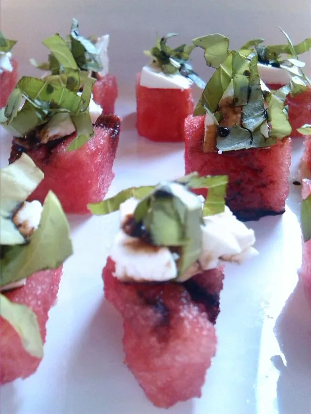 Watermelon, Feta & Basil Bites with Balsamic Reduction|g.k.さん