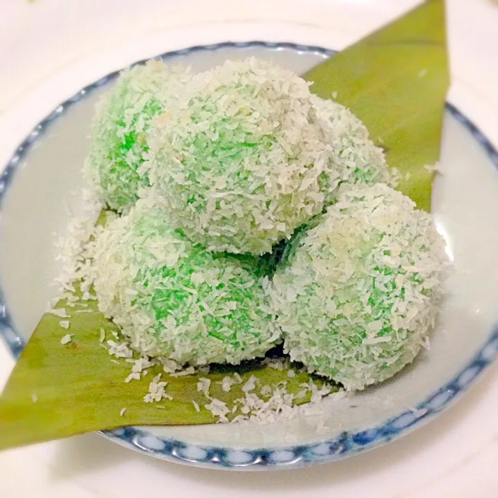 Kue tradisional Indonesia kue Klepon 😋🍴|NoVi ArIniさん