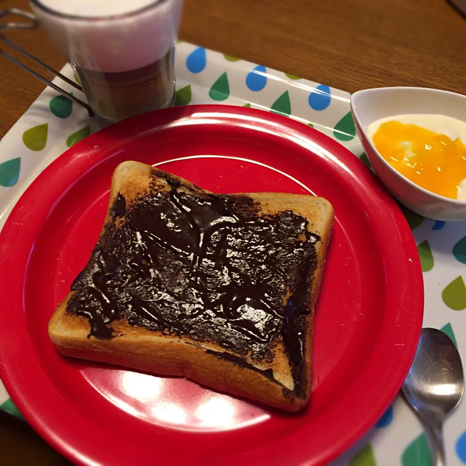 チョコクリームトースト ヨーグルト カフェラテ|さるさん