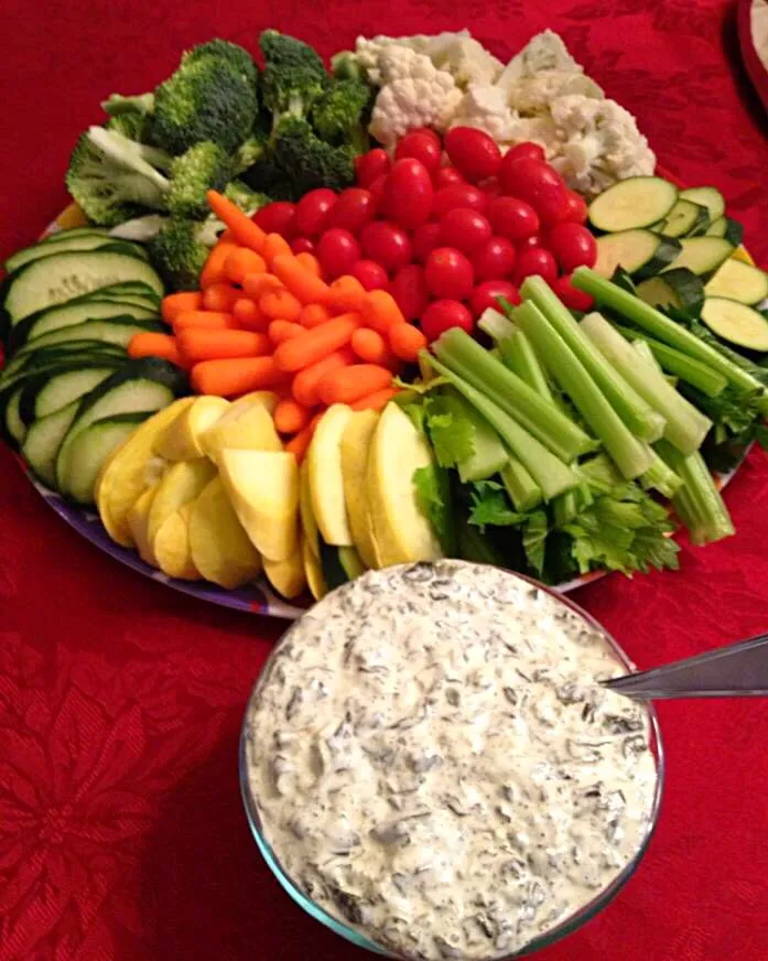 Vegetables Salad with homemade spinach dip|Alma's Home Kitchenさん