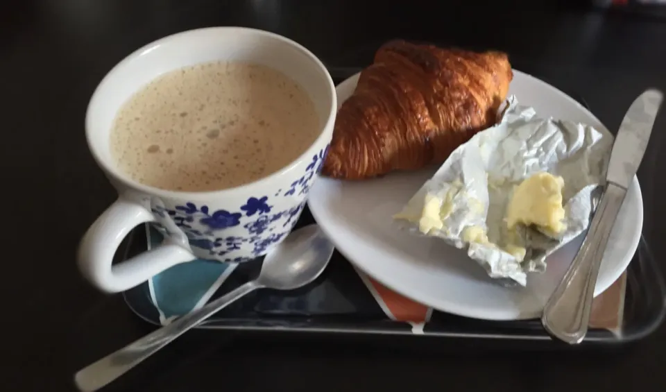 Butter Croissant with Strong Coffee|angieさん