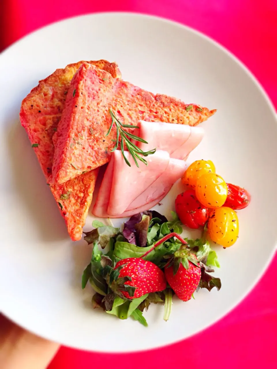 Snapdishの料理写真:French toast using homemade beetroot loaf, with ham and roasted cherry tomatoes|coxiella24さん