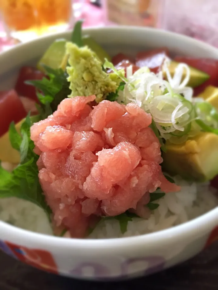 Snapdishの料理写真:マグロとアボカド丼w|トッシ~さん